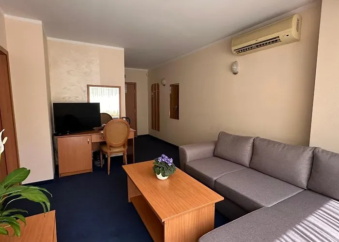 Central Plaza Hotel