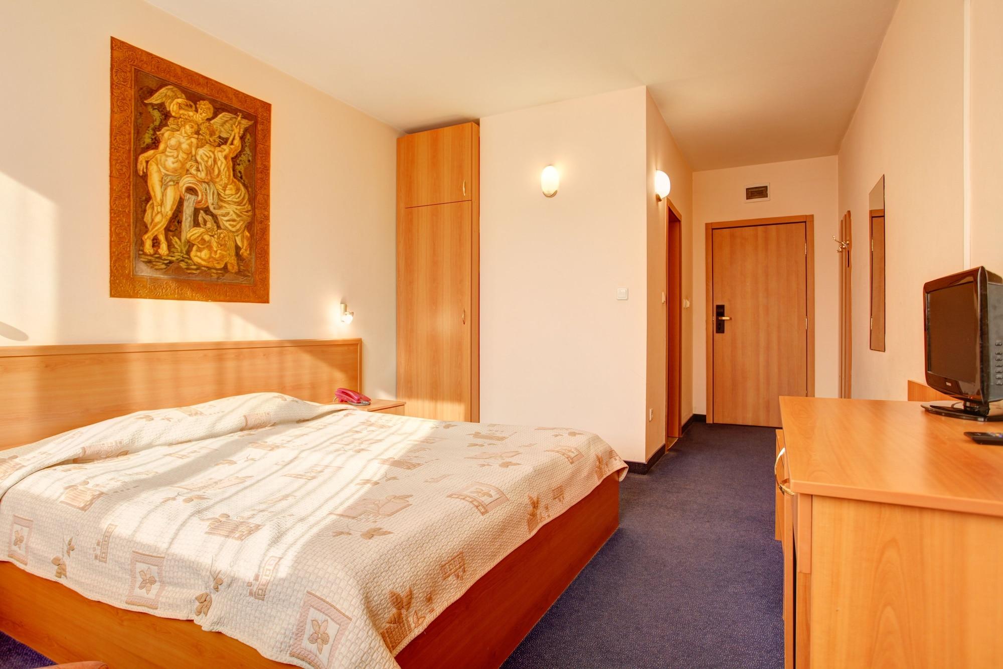 Plaza Hotel 3*