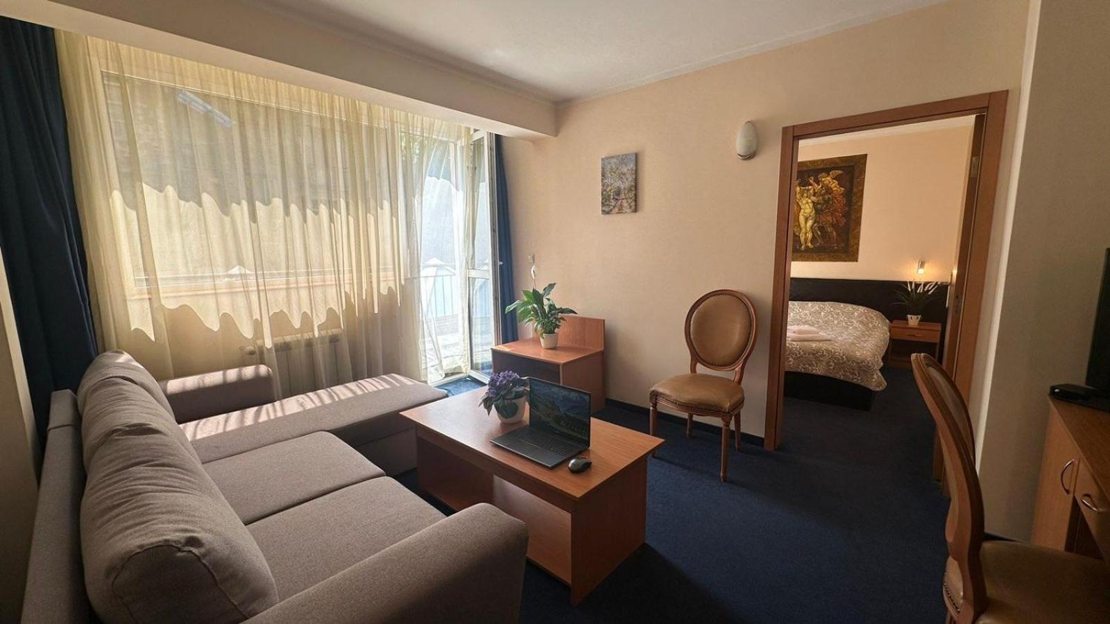 Plaza Hotel 3*