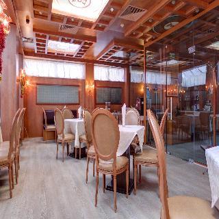 Plaza Hotel 3*