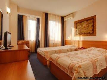 Plaza Hotel 3*