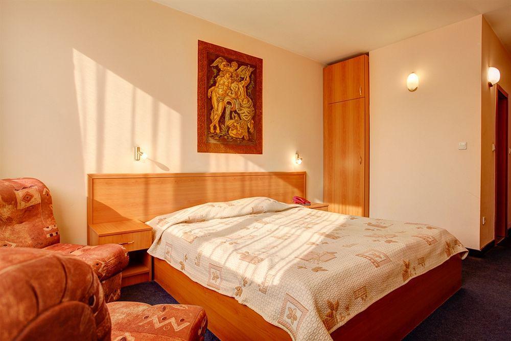 Plaza Hotel 3*