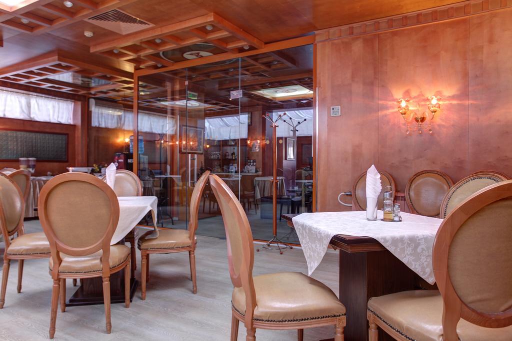 Hotel Plaza 3*